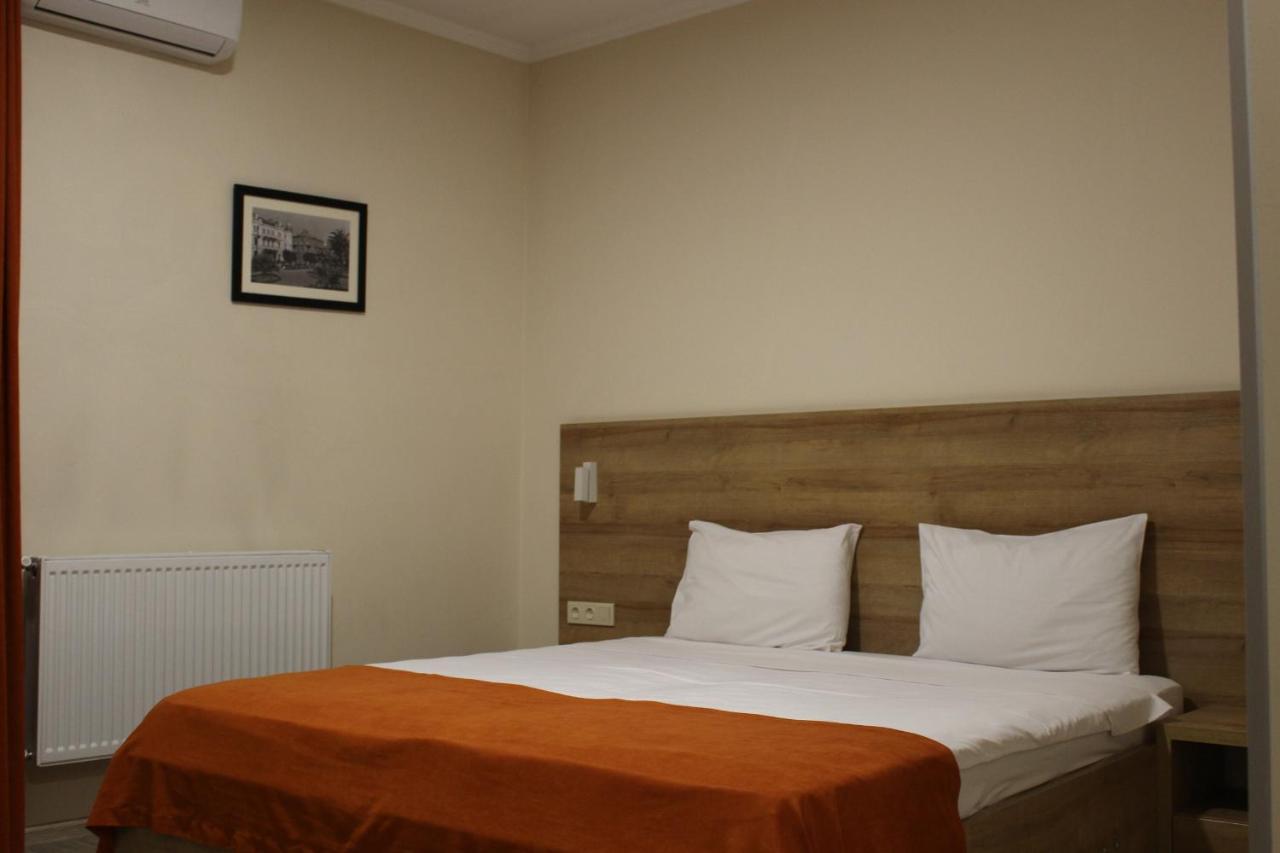 Boutique Hotel 32 Batumi Exteriör bild