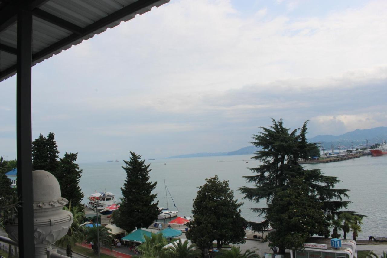 Boutique Hotel 32 Batumi Exteriör bild