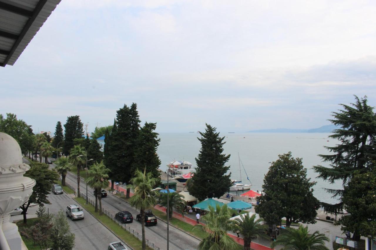 Boutique Hotel 32 Batumi Exteriör bild