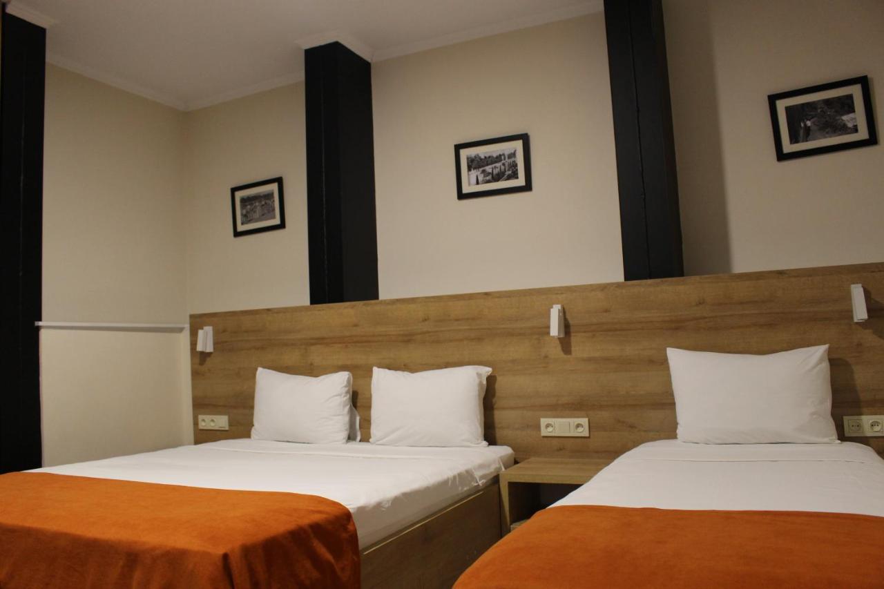 Boutique Hotel 32 Batumi Exteriör bild