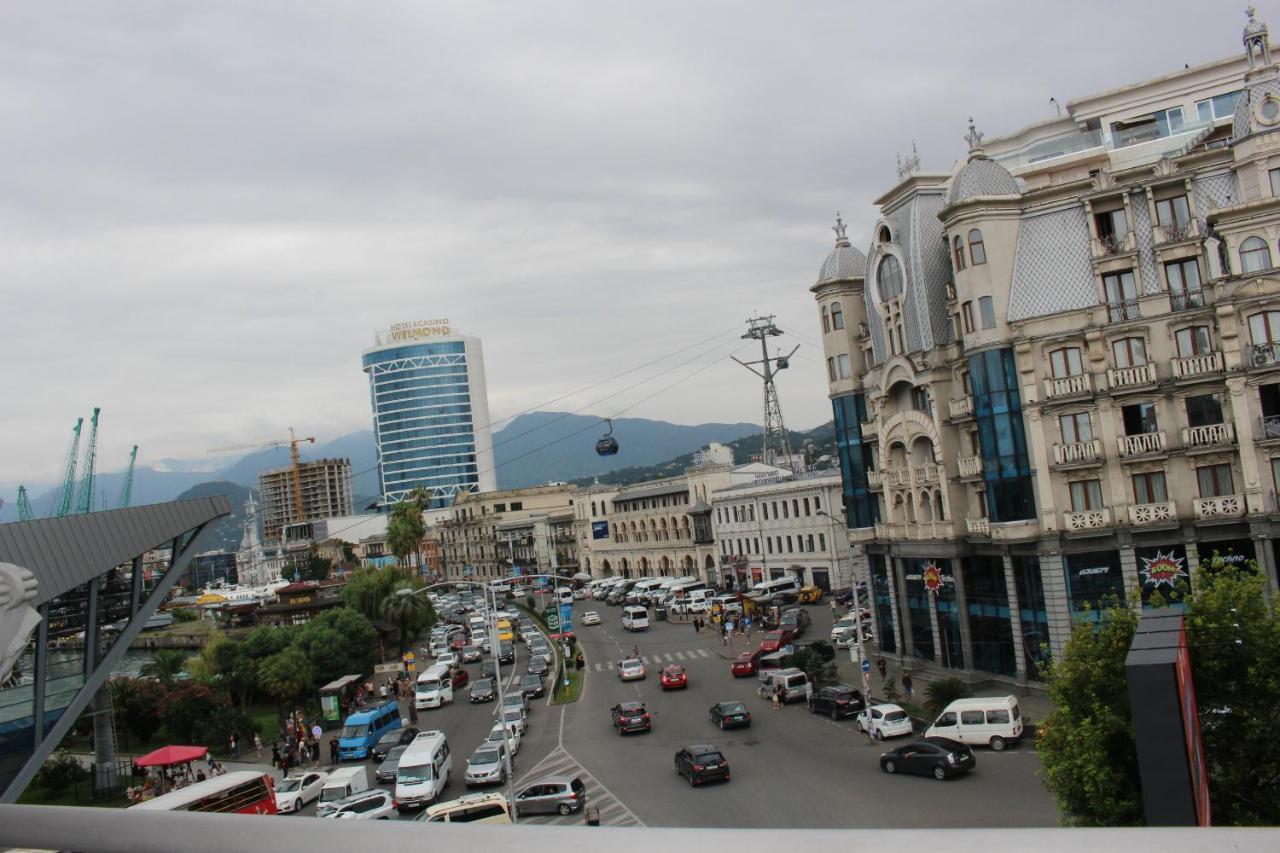 Boutique Hotel 32 Batumi Exteriör bild
