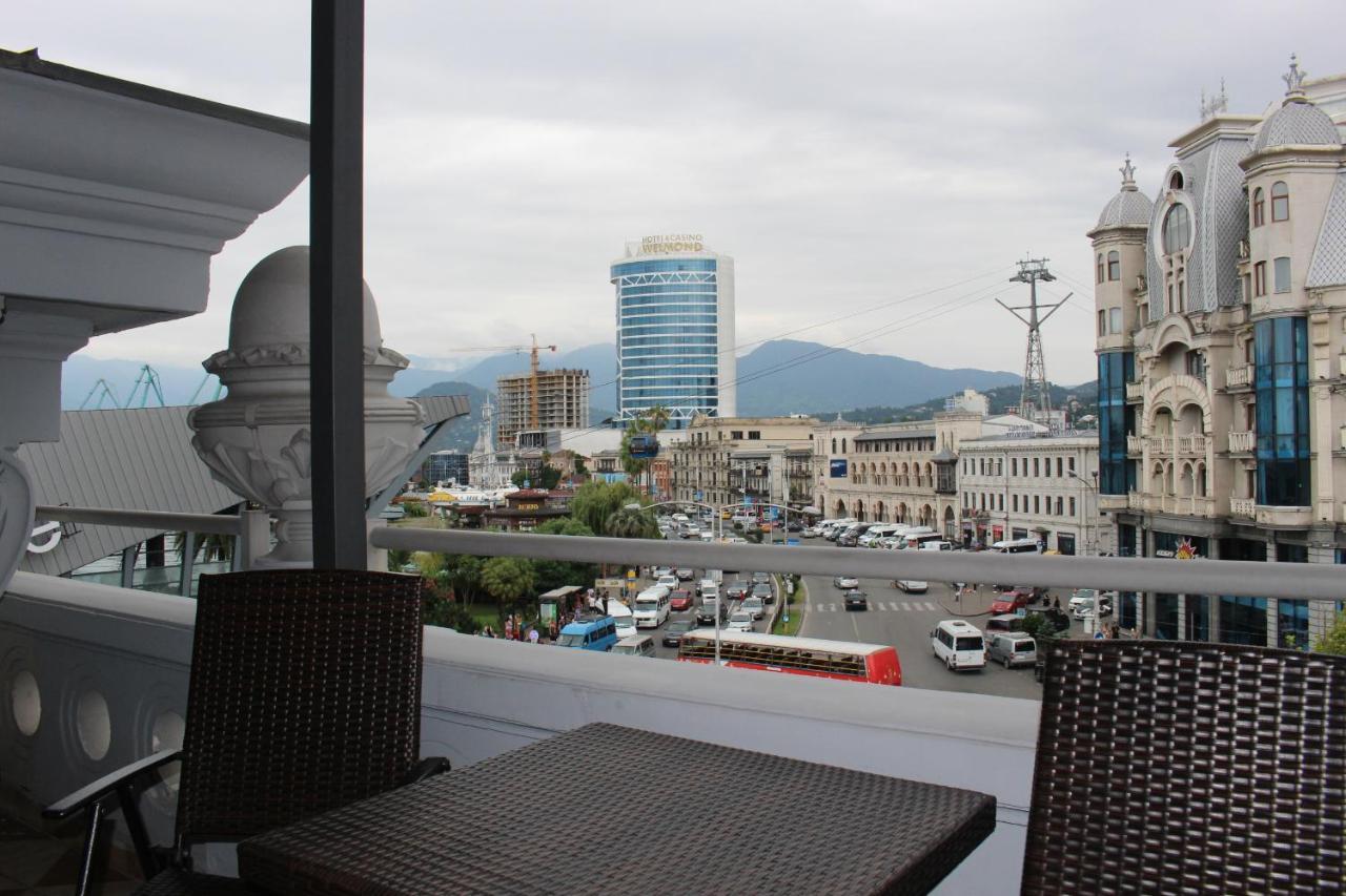 Boutique Hotel 32 Batumi Exteriör bild