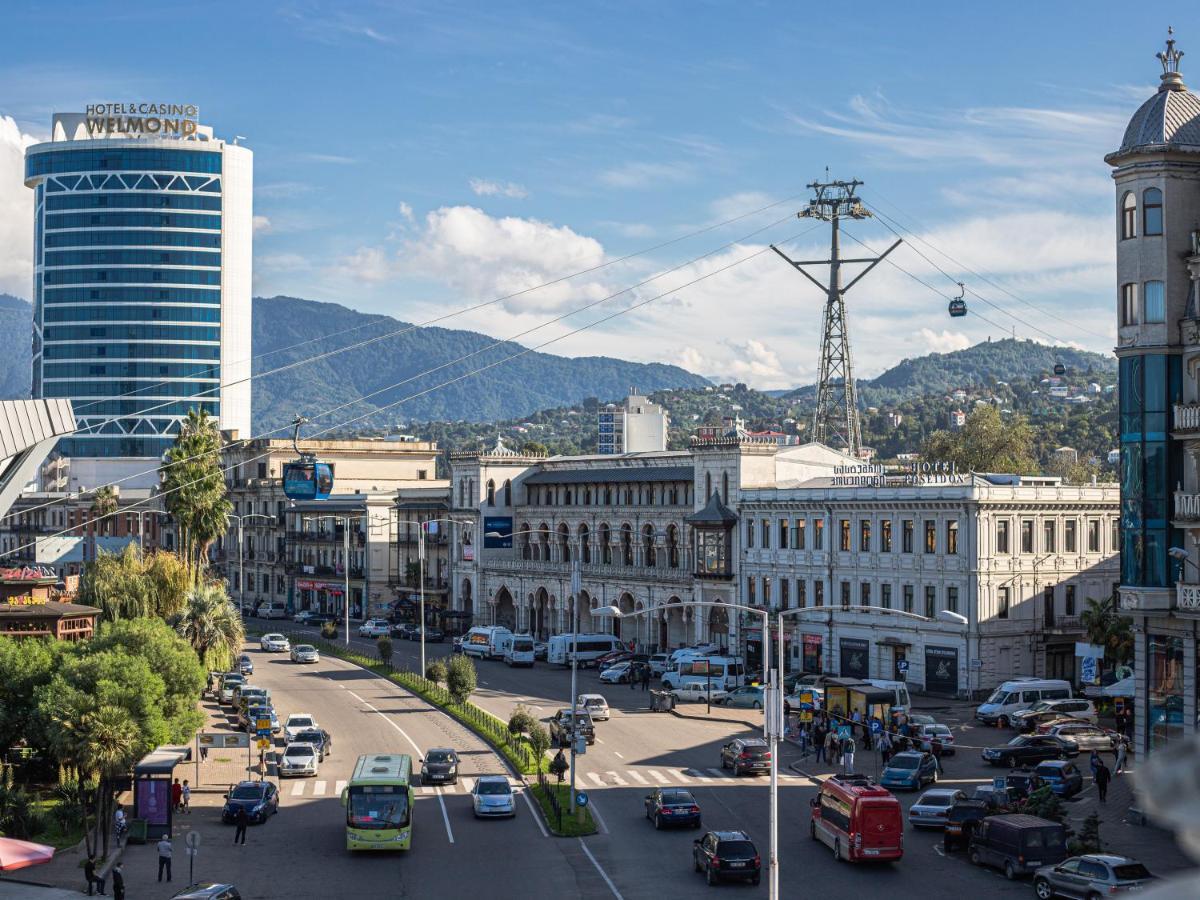Boutique Hotel 32 Batumi Exteriör bild