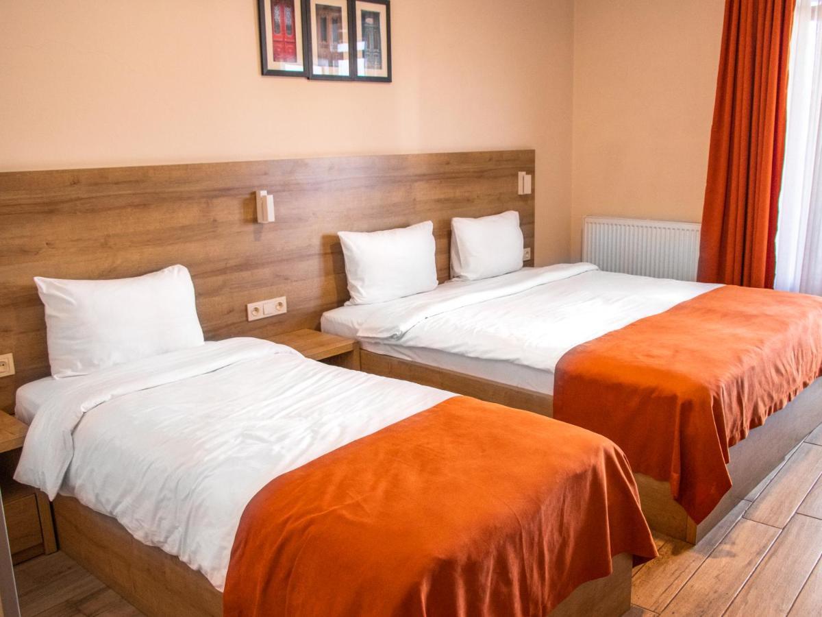 Boutique Hotel 32 Batumi Exteriör bild
