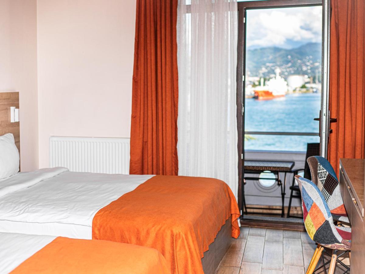 Boutique Hotel 32 Batumi Exteriör bild