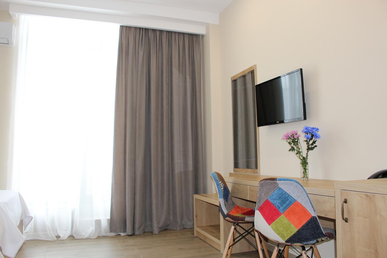 Boutique Hotel 32 Batumi Exteriör bild