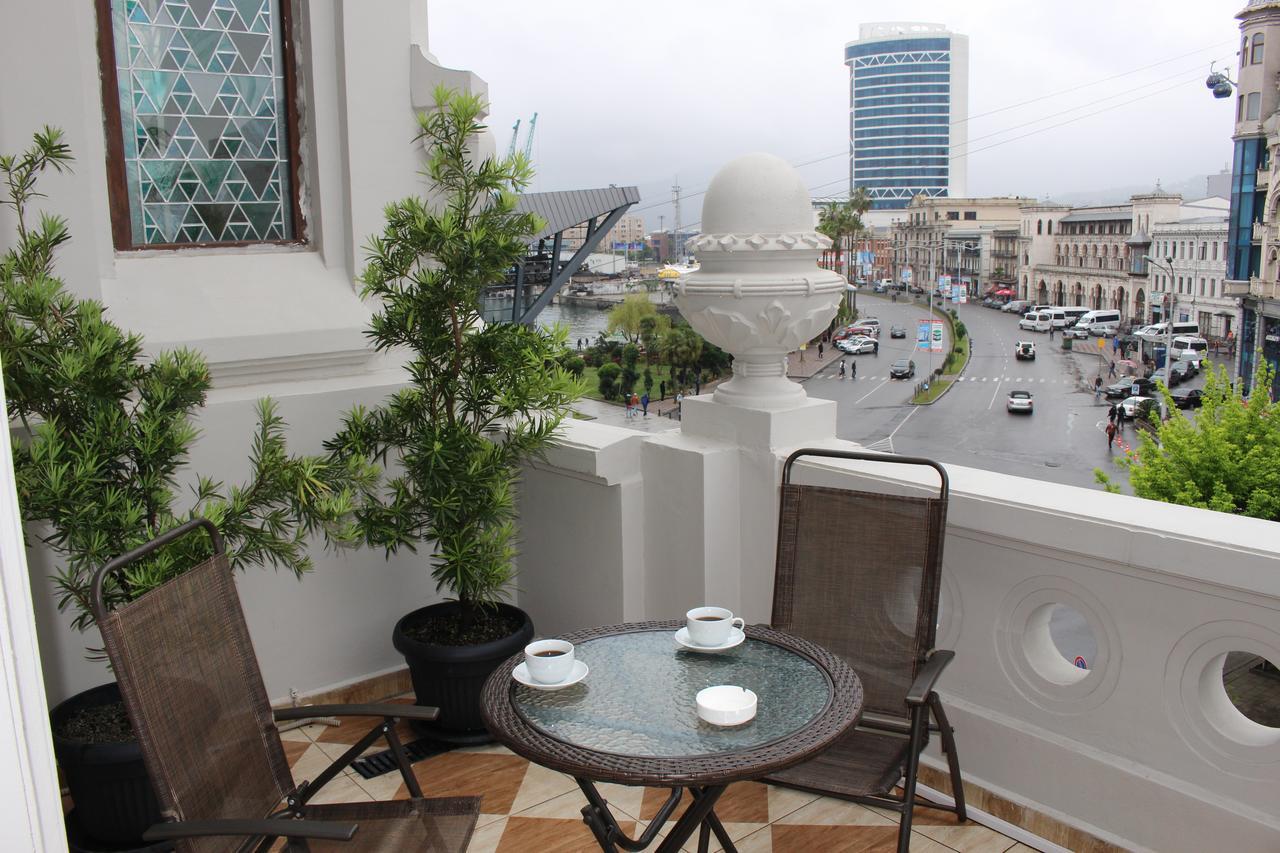 Boutique Hotel 32 Batumi Exteriör bild