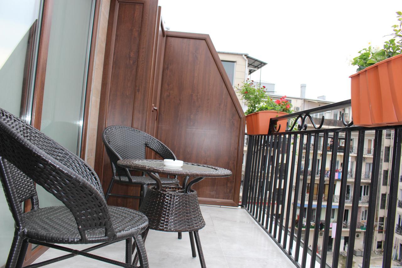 Boutique Hotel 32 Batumi Exteriör bild