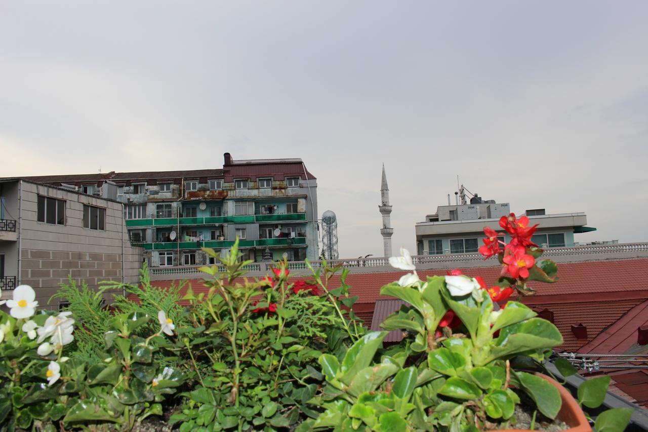 Boutique Hotel 32 Batumi Exteriör bild
