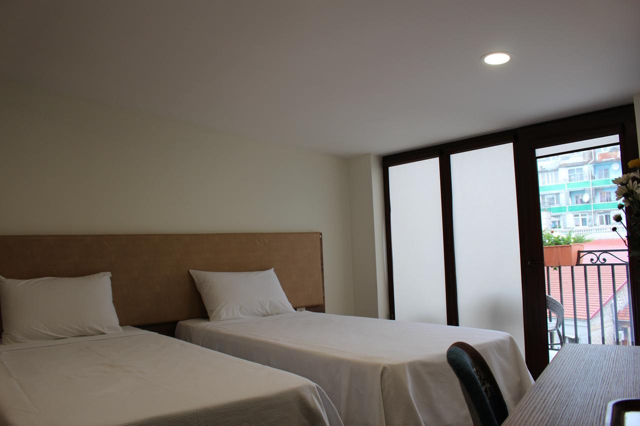 Boutique Hotel 32 Batumi Exteriör bild