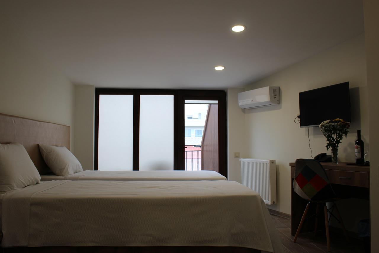 Boutique Hotel 32 Batumi Exteriör bild