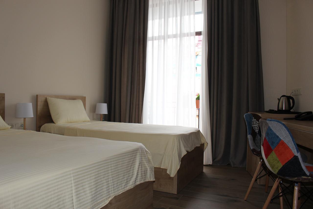 Boutique Hotel 32 Batumi Exteriör bild