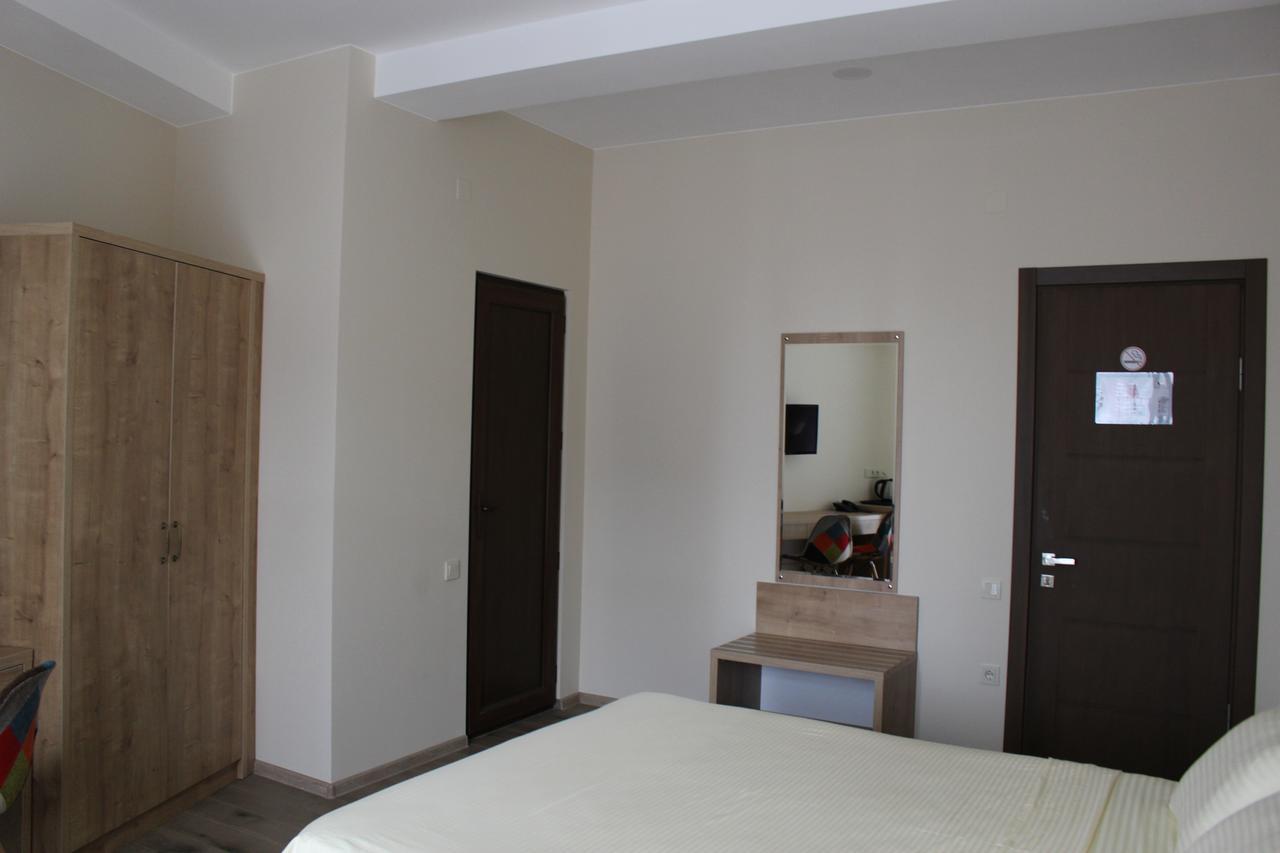 Boutique Hotel 32 Batumi Exteriör bild