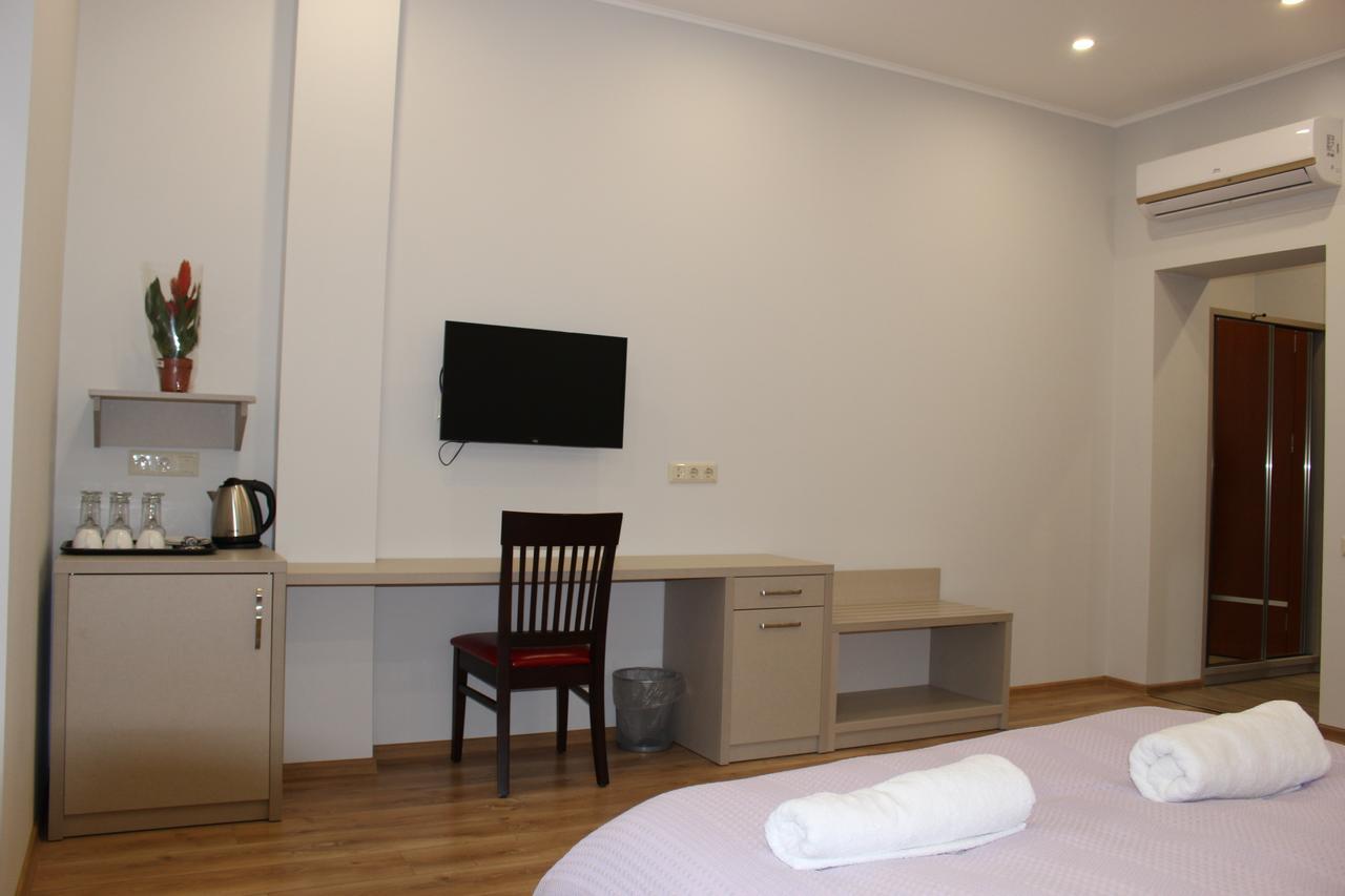 Boutique Hotel 32 Batumi Exteriör bild