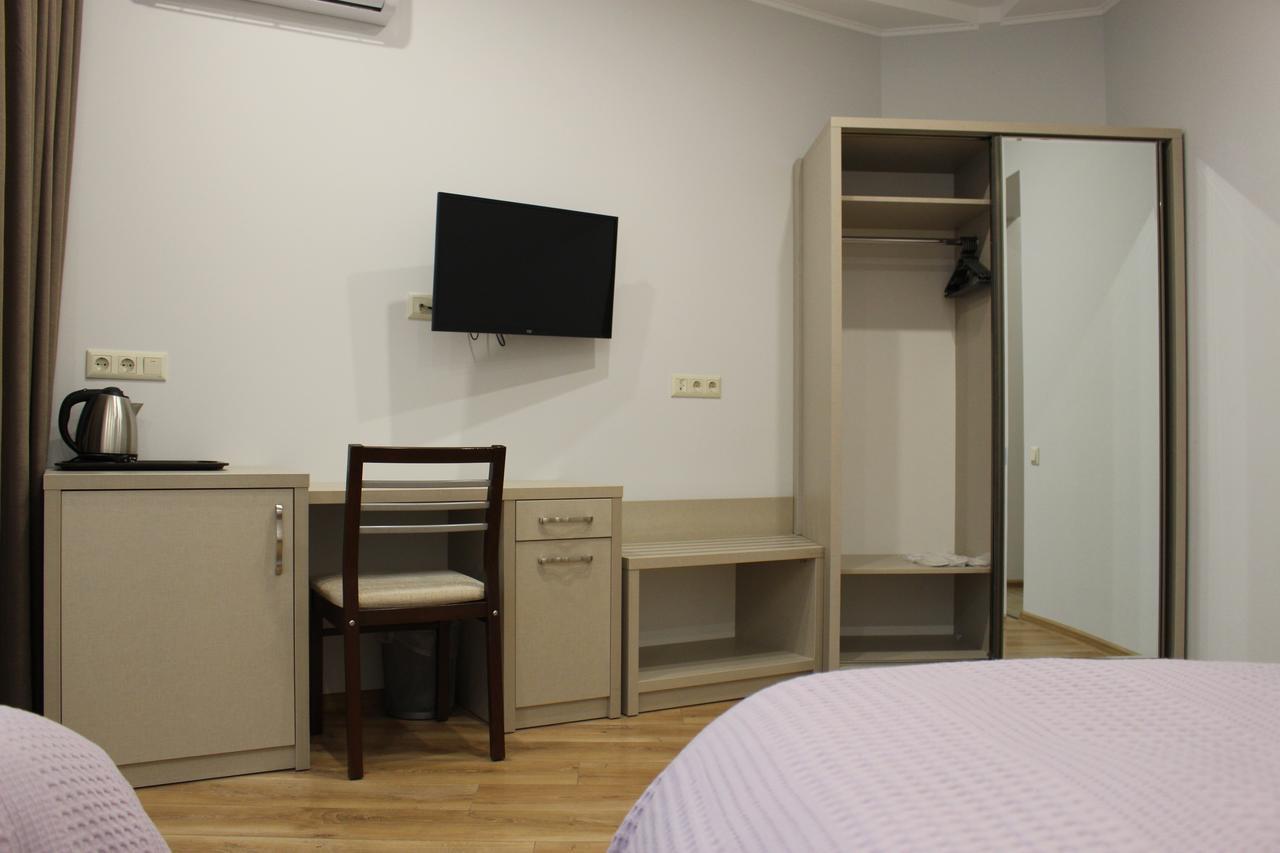 Boutique Hotel 32 Batumi Exteriör bild