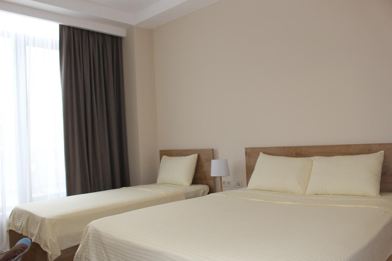 Boutique Hotel 32 Batumi Exteriör bild