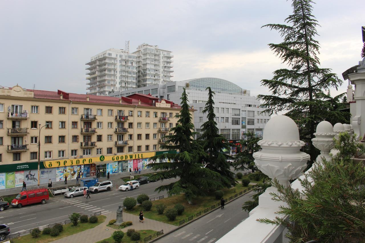 Boutique Hotel 32 Batumi Exteriör bild