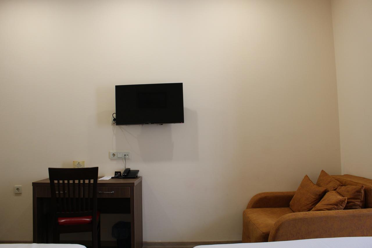 Boutique Hotel 32 Batumi Exteriör bild