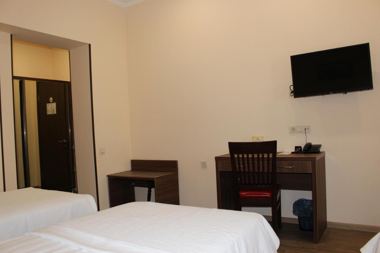 Boutique Hotel 32 Batumi Exteriör bild