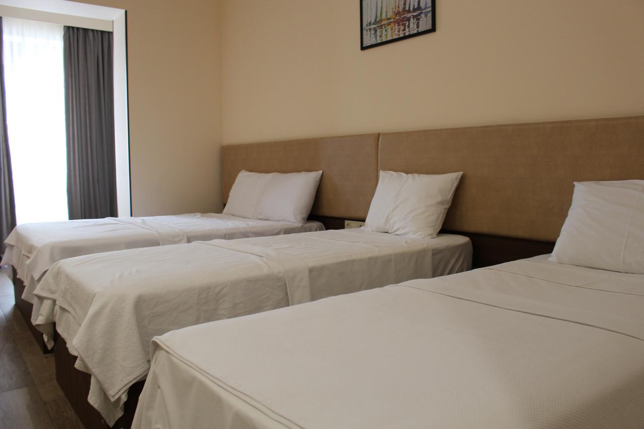 Boutique Hotel 32 Batumi Exteriör bild