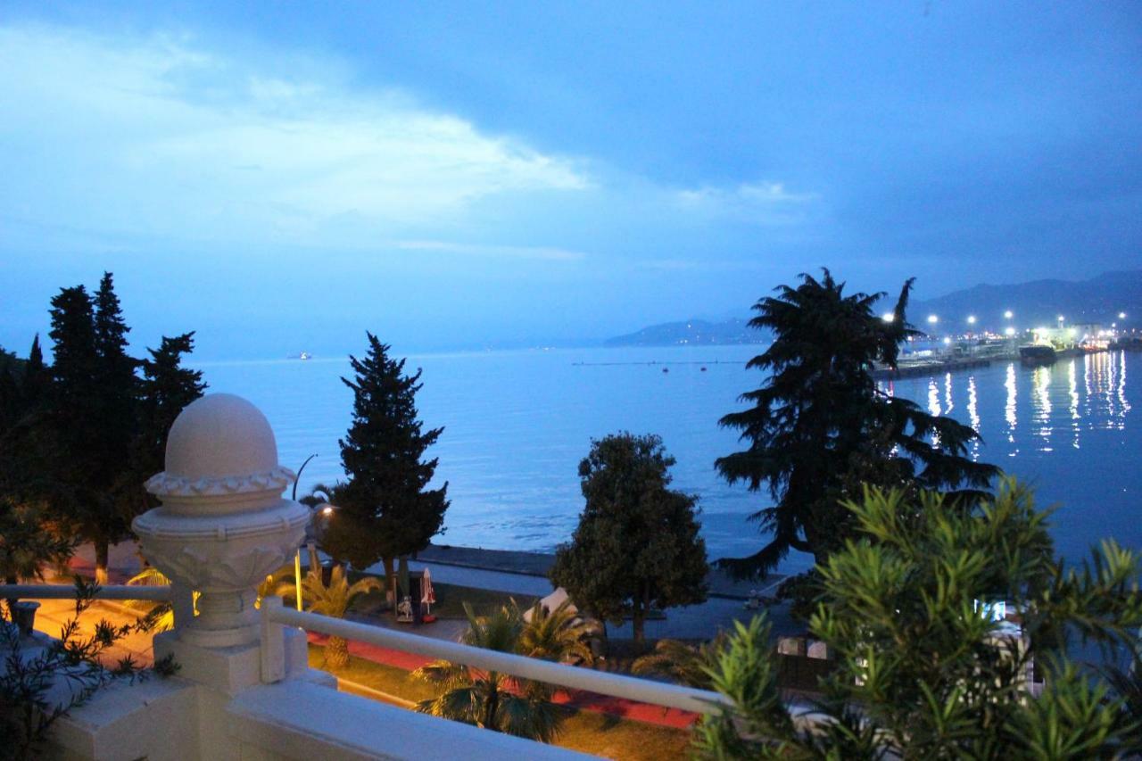 Boutique Hotel 32 Batumi Exteriör bild
