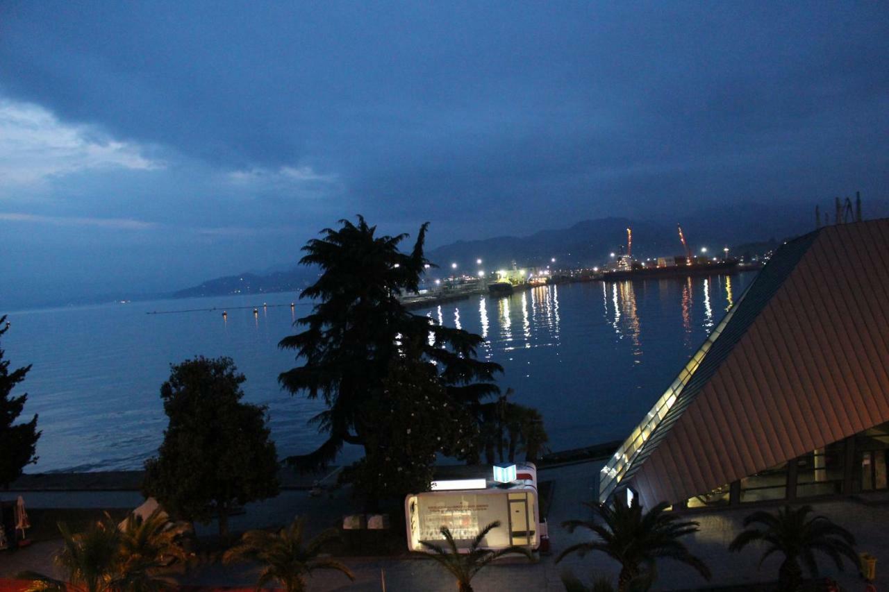 Boutique Hotel 32 Batumi Exteriör bild