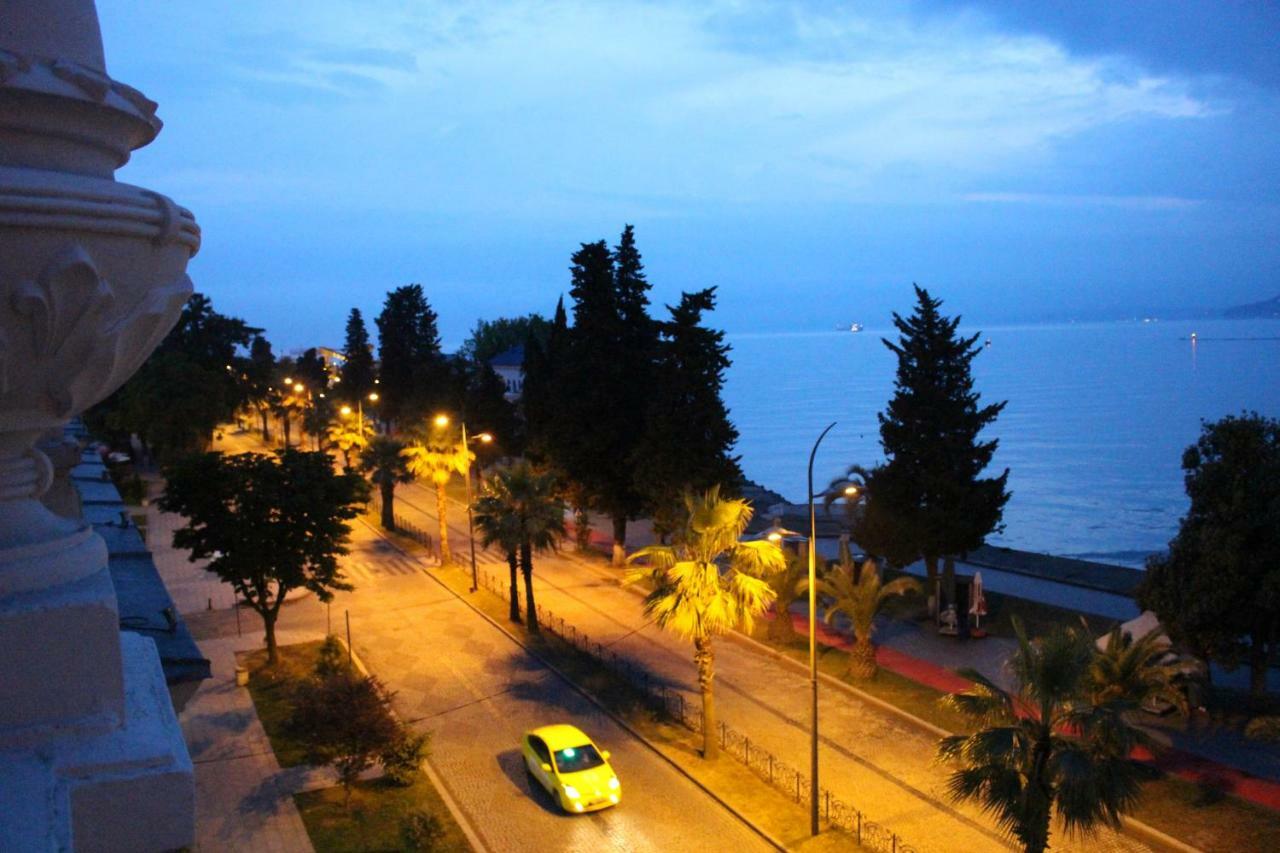Boutique Hotel 32 Batumi Exteriör bild